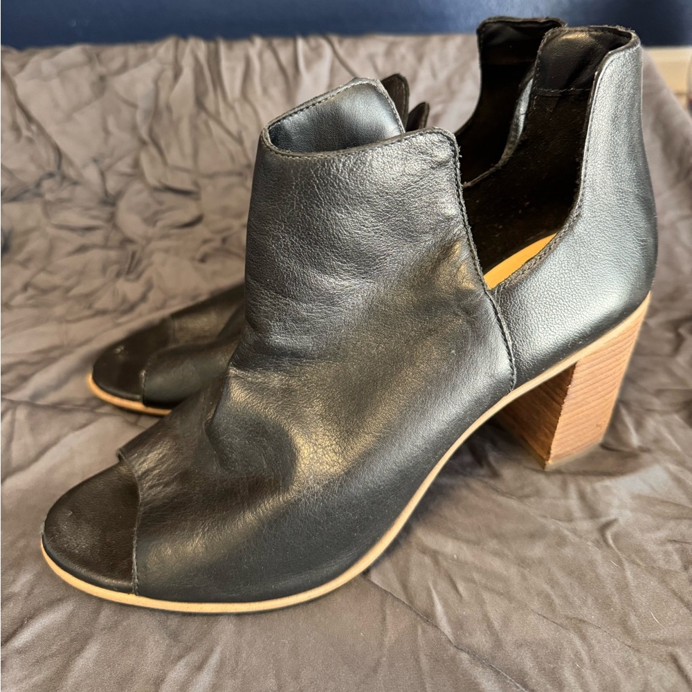 Steve Madden Nello Peep-toe Black Heeled Boots with Chunky Heel